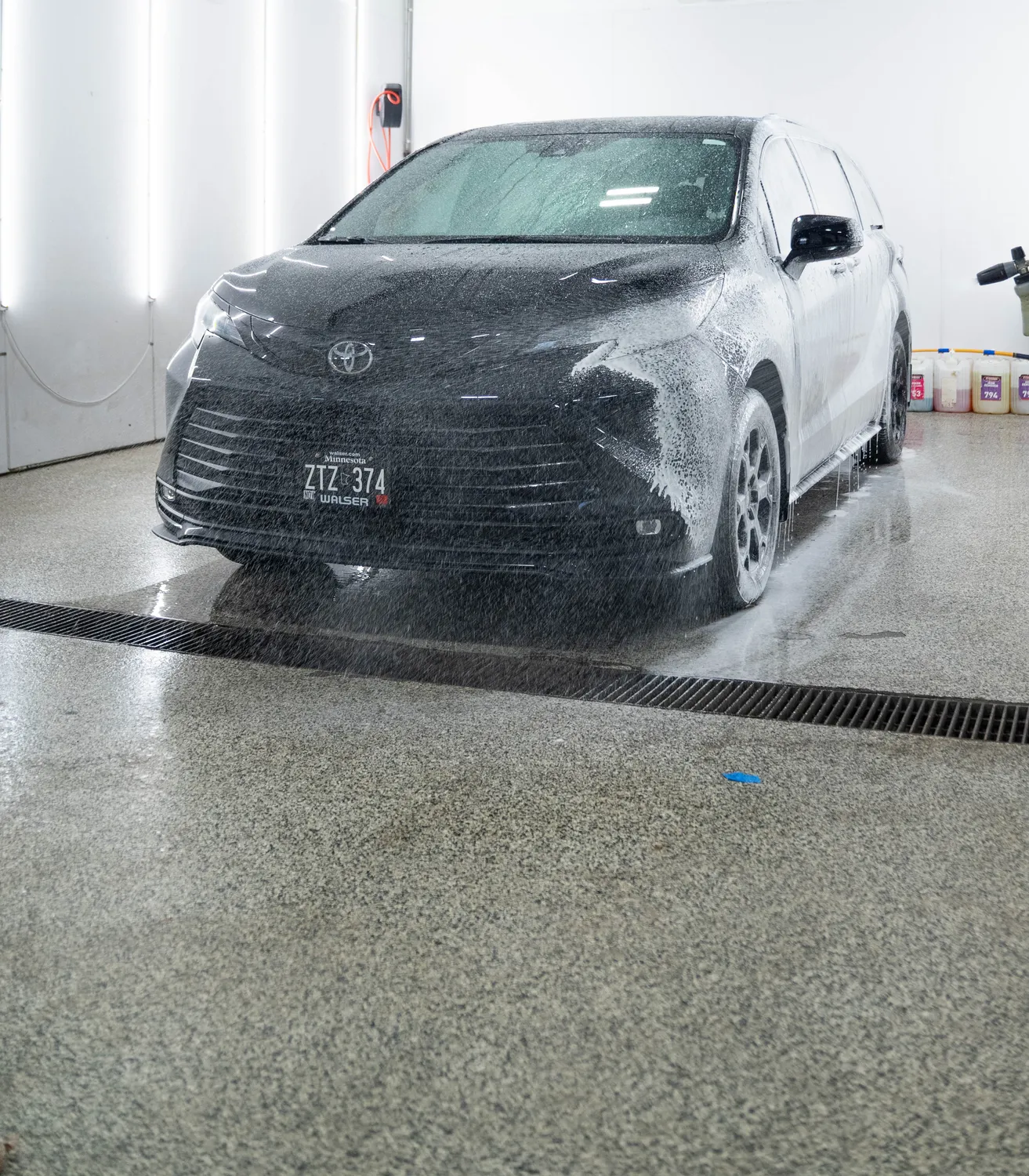 Fleet vehicle detailing and wash